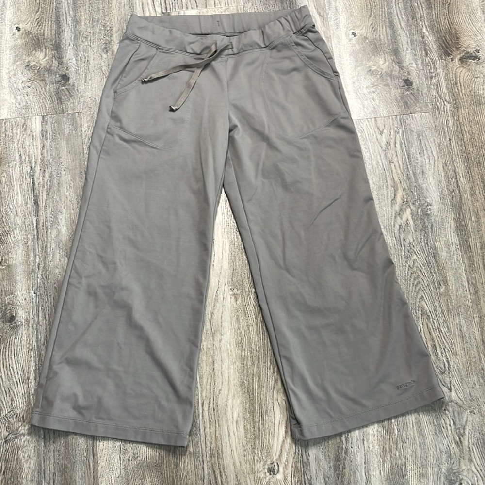 Patagonia Women’s Grey Activewear Cropped Capri size small